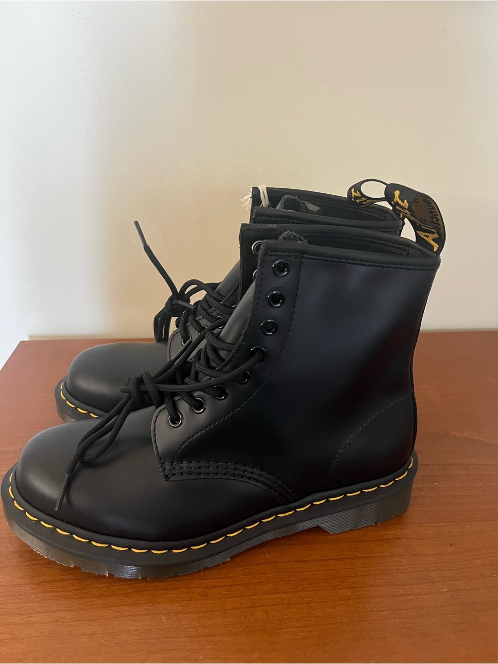 Dr. Martens Air Wair Combat Boots with Bouncing soles  NWT size 8 women 7 men - Picture 3 of 7